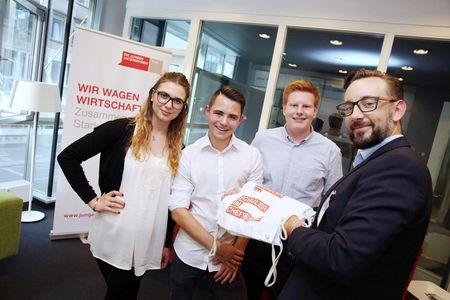 Praemierung des Bildungsprojekts Schueler im Chefsessel
