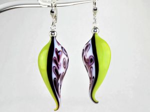 Schoener Ohrschmuck aus Glas Schoener Ohrschmuck aus Glas