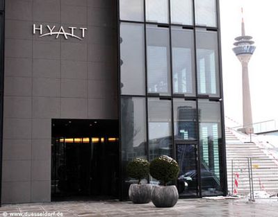 Düsseldorf - Neues Hyatt-Hotel im Hafen öffnete am 11. Februar 2011 seine Pforten