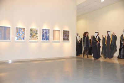 Ausstellungs Rundgang mit den Scheichs.