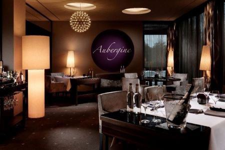 Das Gourmetrestaurant Aubergine befindet sich in einem exklusiven Anbau des Hotel Vier Jahreszeiten Starnberg