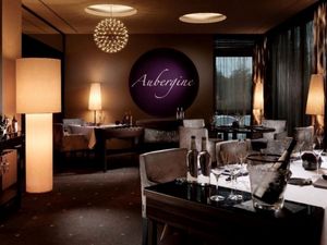 Das Gourmetrestaurant Aubergine befindet sich in einem exklusiven Anbau des Hotel Vier Jahreszeiten Starnberg