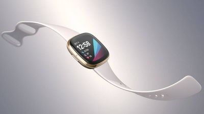 Eines der juengsten Modelle, die Fitbit Sense Hero Lunar White