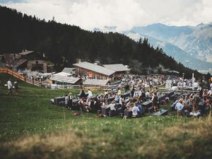 Bei schlechtem Wetter wird das diesjährige Gourmet-Open-Air „the unplugged taste“ auf der Gompm Alm im Hirzergebiet oberhalb von Schenna urlauberfreundlich von 22. auf 23. August 2021 verschoben Bei schlechtem Wetter wird das diesjährige Gourmet-Open-Air „the unplugged taste“ auf der Gompm Alm im Hirzergebiet oberhalb von Schenna urlauberfreundlich von 22. auf 23. August 2021 verschoben