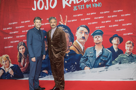 Carthew Neal und Taika Waititi auf der umjubelten Deutschlandpremiere in Berlin