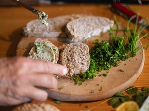 Einfach und gesund: Köstliches mit selbst gesammelten Kräutern Einfach und gesund: Köstliches mit selbst gesammelten Kräutern