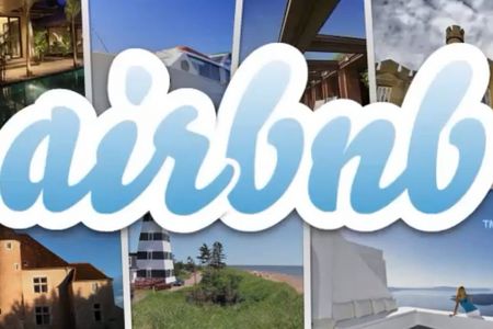 Immer mehr Privatleute bieten weltweit ihre Zimmer und Wohnungen ueber Airbnb zur Untermiete an.