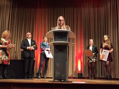 Gewinnerin des Koelner Junge Autoren Award 2015 ist die 18jaehrige Lisa Neumann