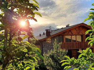 Jahrhundertealtes Gemäuer ziert die Außenfassende der ausgebauten Scheune am Roter Hahn Betrieb Pröfinghof in Partschins im Meraner Land