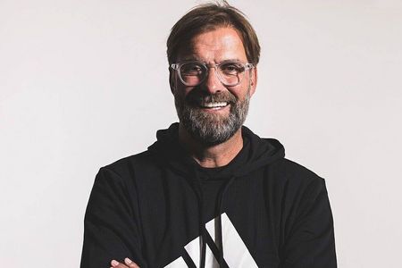 Erfolgstrainer Juergen Klopp vom FC Liverpool hat nun mit Adidas einen neuen Ausstatter
