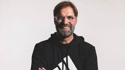 Erfolgstrainer Juergen Klopp vom FC Liverpool hat nun mit Adidas einen neuen Ausstatter