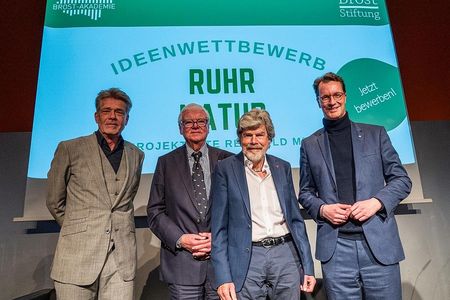 Dr. Hajo Schumacher, Professor Bodo Hombach, Reinhold Messner und NRW-Ministerpräsident Hendrik Wüst