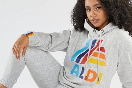 Hoodies mit Aldi-Logo sind gerade der letzte Schrei in der Modewelt