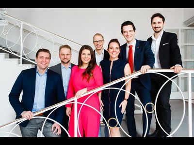 Der Bundesvorstand von DIE JUNGEN UNTERNEHMER. Dr. Frederik Huemmeke, Hermann Leithold, Sarna Roeser, Kai Teute, Vanessa Niemann, Lukas Buedenbender, Paolo Anania