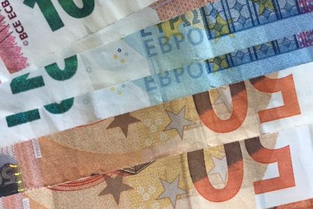 Die Gehatsunterschiede zwischen Ost und Westdeutschland sind in der PR und Marketing Brance immer noch sehr hoch