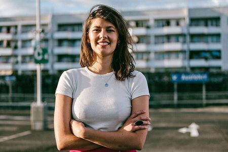 Die 28-jährige Lena Juengst hat das Produkt in Eigenregie entwickelt und seit der Gruendung 2019 mit vier Mitgruendern erfolgreich am Markt etabliert