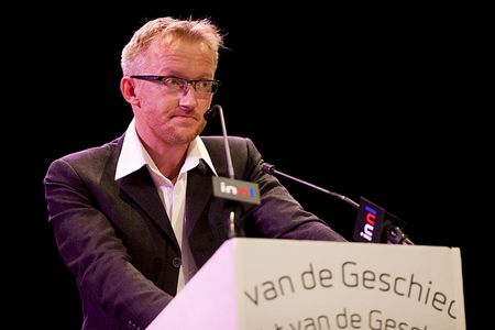 Vor 300 Gästen nahm der Autor David Van Reybrouck am Dienstag, 20. November, den NDR Kultur Sachbuchpreis entgegen. Im Rahmen einer festlichen Gala im Alten Rathaus in Hannover wurde er für sein Buch "Kongo. Eine Geschichte" ausgezeichnet.