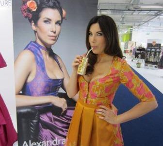Stil Alexandra Polzin im Dirnl mit Rich Prosecco Dose