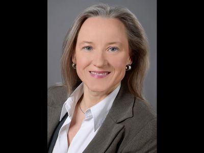 Anwaeltin Beate Bahner nach Corona Klage von Polizei in Psychiatrie eingewiesen