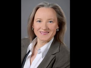 Anwaeltin Beate Bahner nach Corona Klage von Polizei in Psychiatrie eingewiesen Anwaeltin Beate Bahner nach Corona Klage von Polizei in Psychiatrie eingewiesen