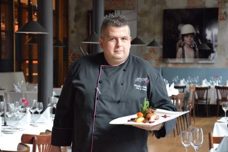 Küuechenchef Mirosław Jabłonski ist sehr stolz auf diese Auszeichnung