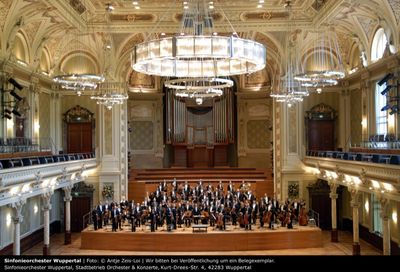 Chefdirigent Toshiyuki Kamioka und das Sinfonieorchester Wuppertal starten festlich in die Saison 2013 2014 mit Carmina Burana