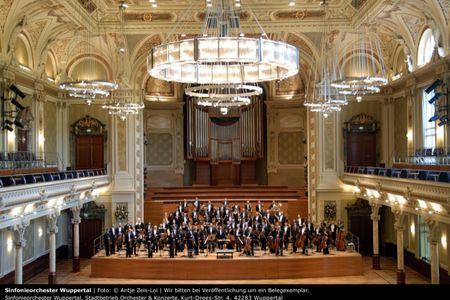 Chefdirigent Toshiyuki Kamioka und das Sinfonieorchester Wuppertal starten festlich in die Saison 2013 2014 mit Carmina Burana