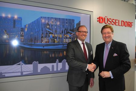 Oberbuergermeister Dirk Elbers mit  Stefan H. Muehling von die developer