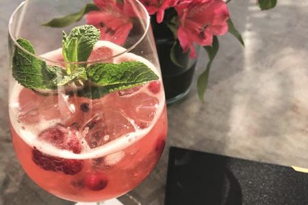 Ob privat oder geschäftlich, als eleganter Empfang oder mit Menü vom Sternekoch, die neue Event-Suite „Sissi“ im obersten Stockwerk des Hotel Vier Jahreszeiten Starnberg passt sich dem Anlass an – mit Blick übers bayerische Fünfseenland