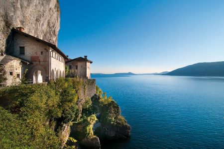 Im Konvent Santa Caterina del Sasso am Lago Maggiore gehört mühsames Treppensteigen der Vergangenheit an