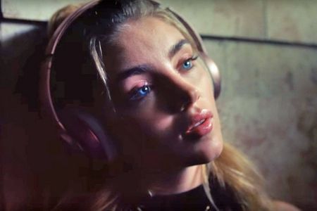Sennheiser macht sich über Influencer lustig in einer sehr witzigen Kampagne