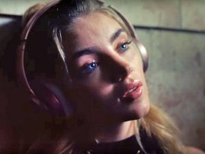 Sennheiser macht sich über Influencer lustig in einer sehr witzigen Kampagne Sennheiser macht sich über Influencer lustig in einer sehr witzigen Kampagne
