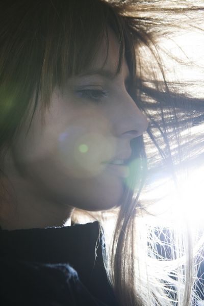 Clara Hill vollfuehrt Klangexperimente auf ihrem neuen Album Clara Hill vollfuehrt Klangexperimente auf ihrem neuen Album
