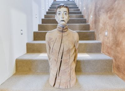 Kunst des Bildhauers Aron Demetz Kunst des Bildhauers Aron Demetz