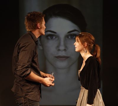 theater in Duisburg: Hautnah - ein intensives Kammerspiel - bis zum 21.6.2013
