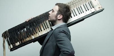 Raphael Gualazzi gibt 2014 Konzert im Mojo Club Hamburg