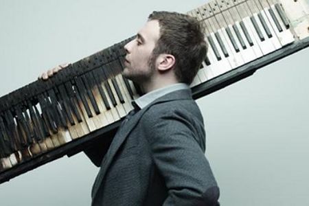 Raphael Gualazzi gibt 2014 Konzert im Mojo Club Hamburg