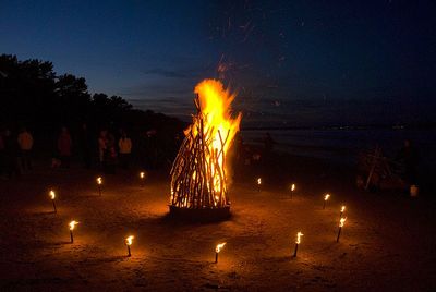 Osterfeuer am Strand von Binz auf Rügen Foto: Tom Küpper user:Ukuthenga, Wikipedia