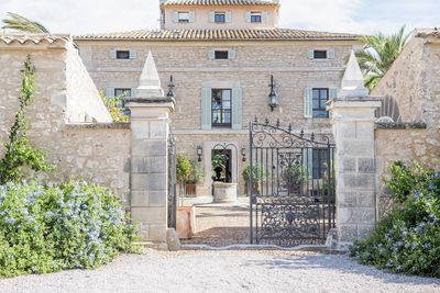 Die Mitarbeiter des Cal Reiet Holistic Retreat auf Mallorca haben den Geist des Hauses trotz Lockdown aufrecht erhalten und freuen sich auf Gaeste