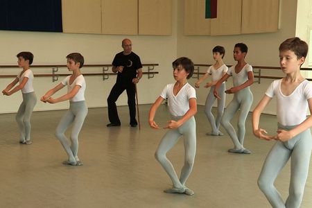 "Die Tanzschüler der Pariser Oper" - Start der 6-teiligen Dokumentationsreihe