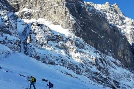 Ins Gelaende – aber sicher Im Rahmen der dreitägigen Snow und  Safety Days in Engelberg Zentralschweiz unternehmen die Teilnehmer stets eine gefuehrte Skitour