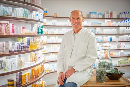 2007 uebernahm Apotheker Stefan Niklas mit seiner Frau die Rezeptur von LAGUBO und leitet seitdem die Herstellung des Bad Reichenhaller Traditionsprodukts