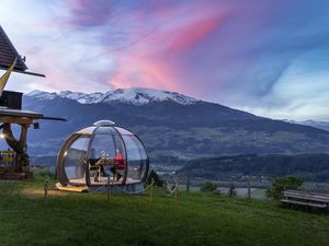 Ein Ort für Genießer: Die Glaskuppel befindet sich am Fuße des Sportbergs Goldeck Ein Ort für Genießer: Die Glaskuppel befindet sich am Fuße des Sportbergs Goldeck