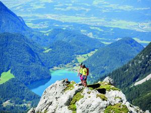 Fuer alpin erfahrene Bergsteiger ist die Gipfeltour auf Treffauer und Tuxeck geeignet, zwei Aussichtsgipfel in der Region Wilder Kaiser in Tirol Fuer alpin erfahrene Bergsteiger ist die Gipfeltour auf Treffauer und Tuxeck geeignet, zwei Aussichtsgipfel in der Region Wilder Kaiser in Tirol