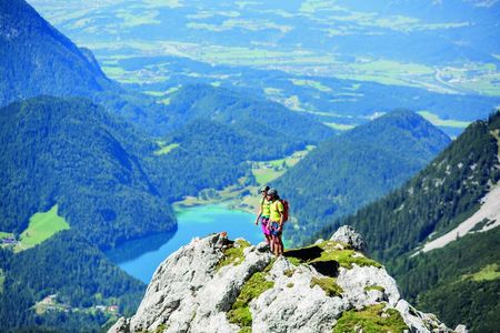 Fuer alpin erfahrene Bergsteiger ist die Gipfeltour auf Treffauer und Tuxeck geeignet, zwei Aussichtsgipfel in der Region Wilder Kaiser in Tirol