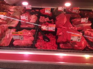 Hinter dieser Fleischtheke will die Mutter ihr Kind nicht sehen wollen. Foto: GFDK Hinter dieser Fleischtheke will die Mutter ihr Kind nicht sehen wollen. Foto: GFDK