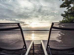 Das Schlossgut Oberambach hat ein eigenes Grundstueck mit Badesteg am Starnberger See Das Schlossgut Oberambach hat ein eigenes Grundstueck mit Badesteg am Starnberger See