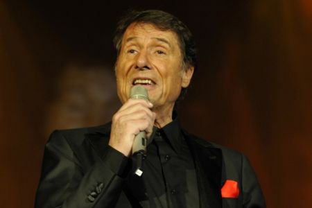 Konzert: Udo Jürgens, der Sänger, Entertainer und Charmeur ist Kult und verzaubert das Publikum mit seinen Liedern bei den Thurn und Taxis Schlossfestspielen 2013