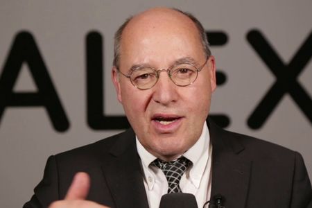 Gregor Gysi wuerde aus heutiger Sicht, nicht mehr in die Politik gehen, es war zu hart in der Anfangszeit, sagt er