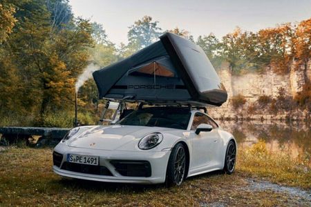 Porsche-Fahrer atmen auf: Bequemes Dach überm Kopf – auch in der Wildnis